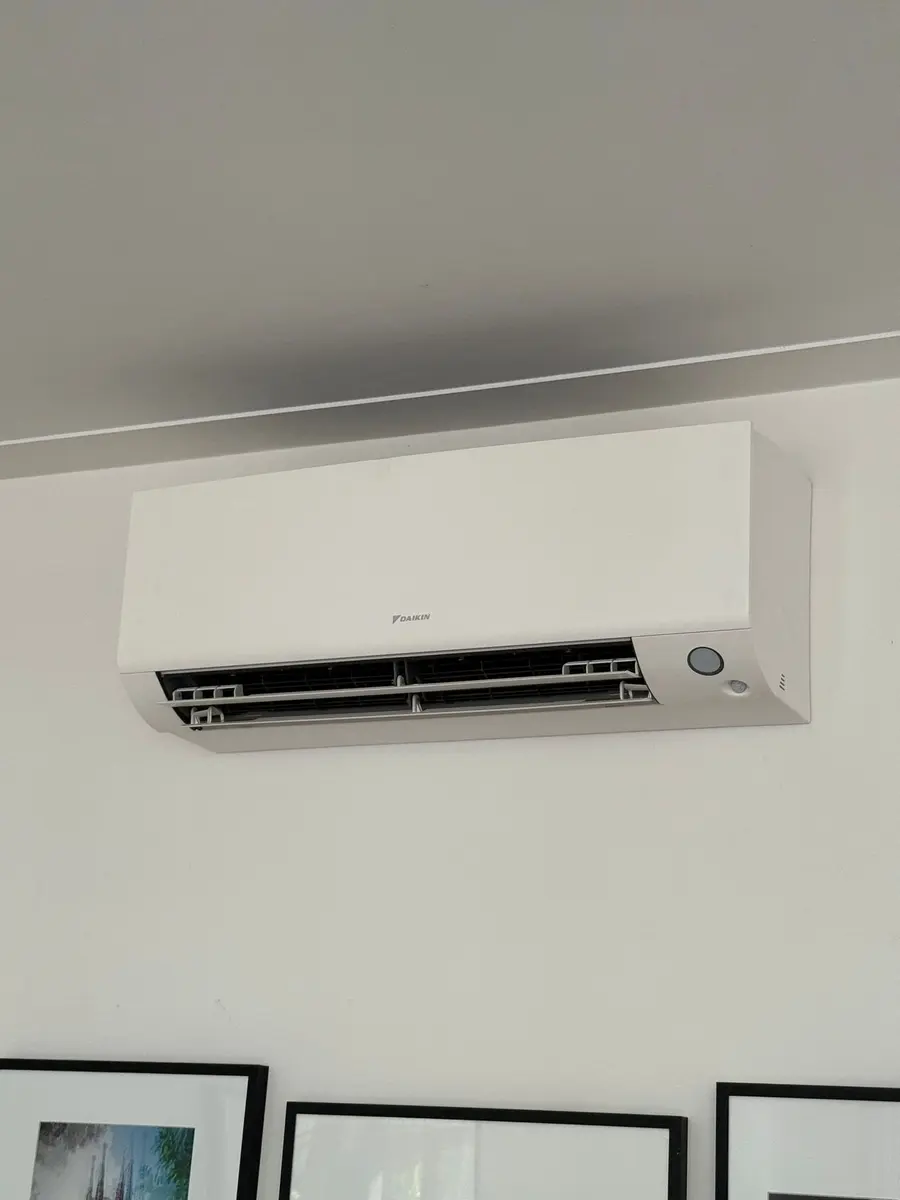 Daikin single-split airco discreet geplaatst in een woonkamer